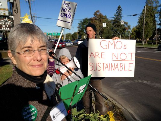 -bur0920gmoprotestc1.jpg20120920